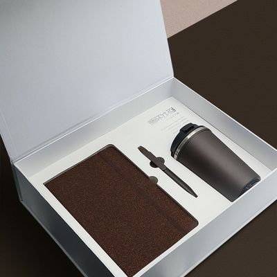 Compte-rendu de café moulu de bureau essentiel durable avec logo en relief